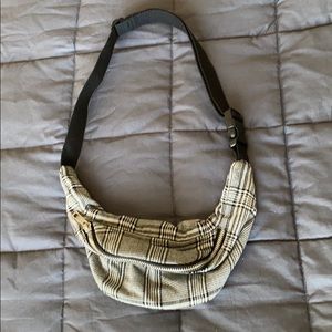 ⚫️ Forever 21 Fannypack